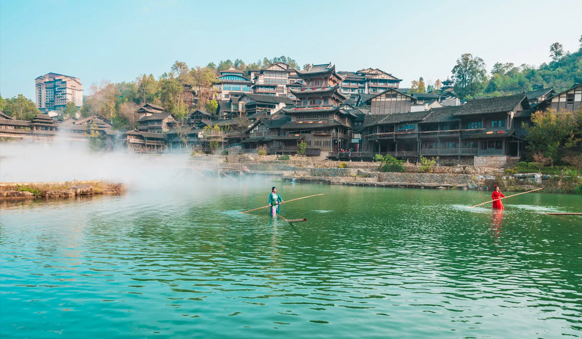 乌江寨：大山深处的 “人造仙境”，别样的休闲度假体验